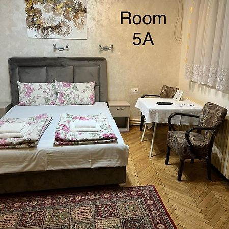 Sobe Sa Sopstvenim Kupatilom Private Rooms Bathroom In Center Novi Sad Exteriér fotografie