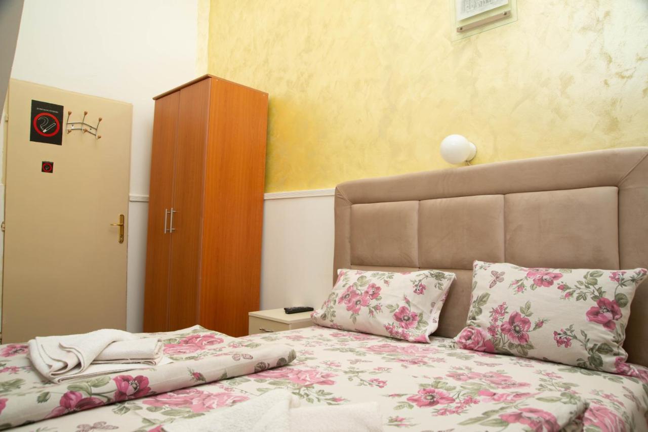 Sobe Sa Sopstvenim Kupatilom Private Rooms Bathroom In Center Novi Sad Exteriér fotografie