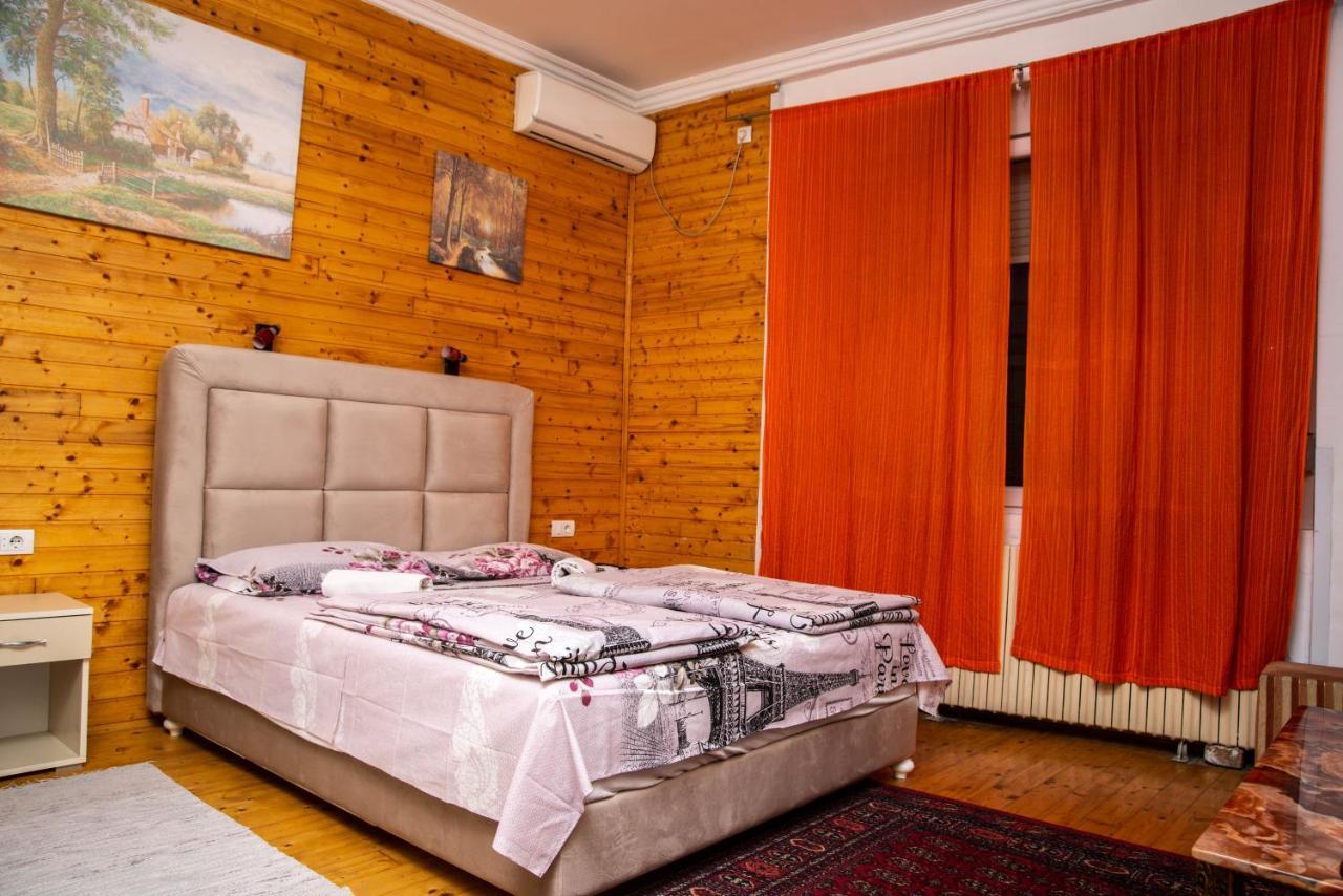 Sobe Sa Sopstvenim Kupatilom Private Rooms Bathroom In Center Novi Sad Exteriér fotografie