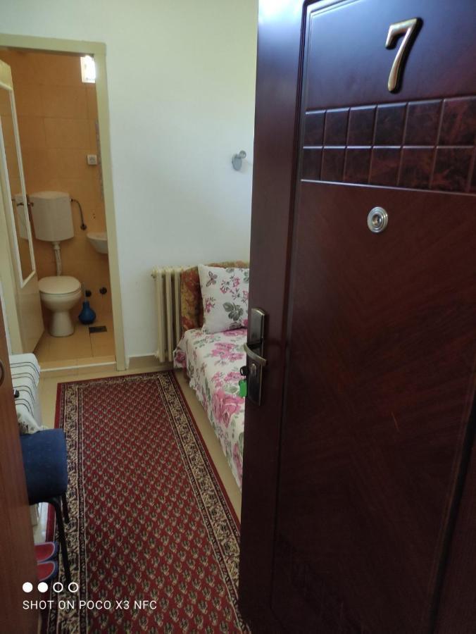 Sobe Sa Sopstvenim Kupatilom Private Rooms Bathroom In Center Novi Sad Exteriér fotografie