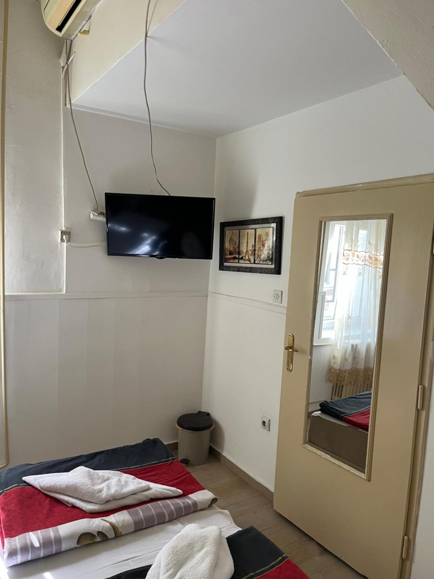 Sobe Sa Sopstvenim Kupatilom Private Rooms Bathroom In Center Novi Sad Exteriér fotografie