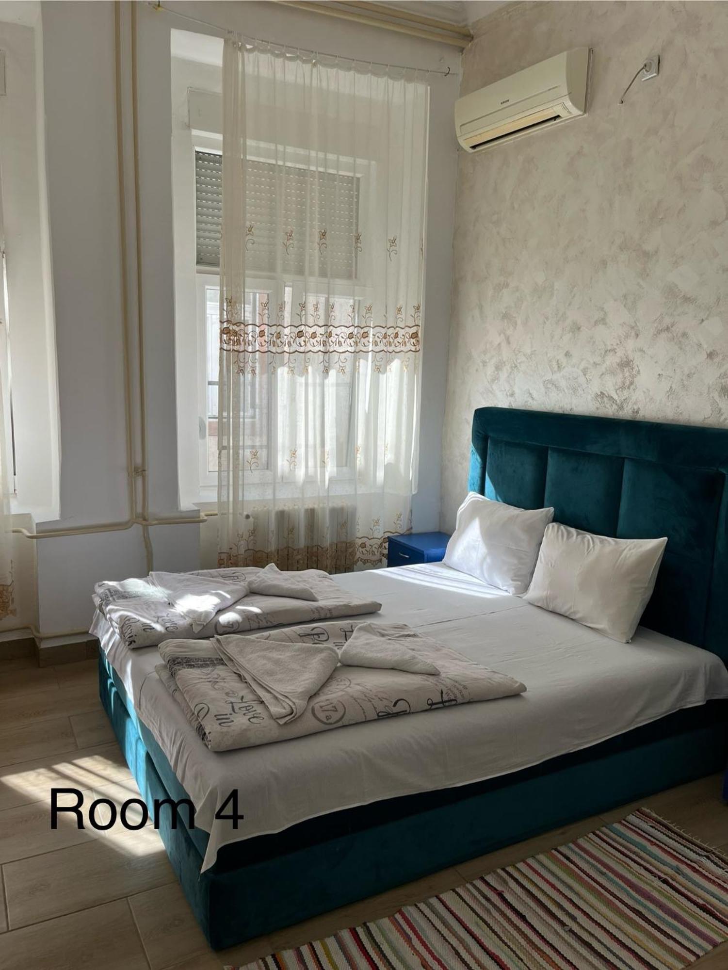 Sobe Sa Sopstvenim Kupatilom Private Rooms Bathroom In Center Novi Sad Exteriér fotografie