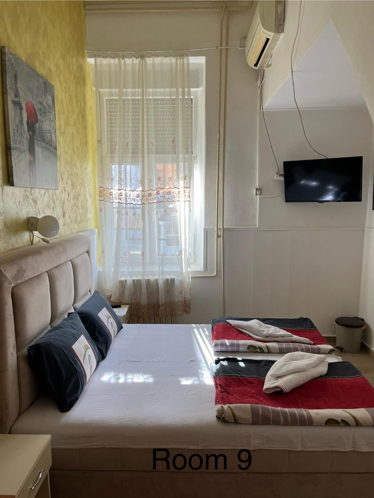 Sobe Sa Sopstvenim Kupatilom Private Rooms Bathroom In Center Novi Sad Exteriér fotografie