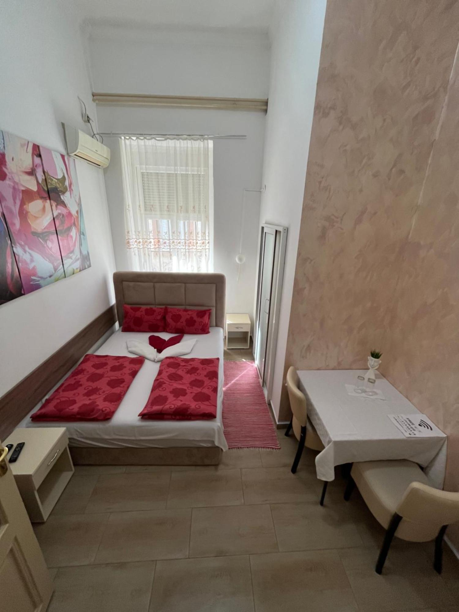 Sobe Sa Sopstvenim Kupatilom Private Rooms Bathroom In Center Novi Sad Exteriér fotografie