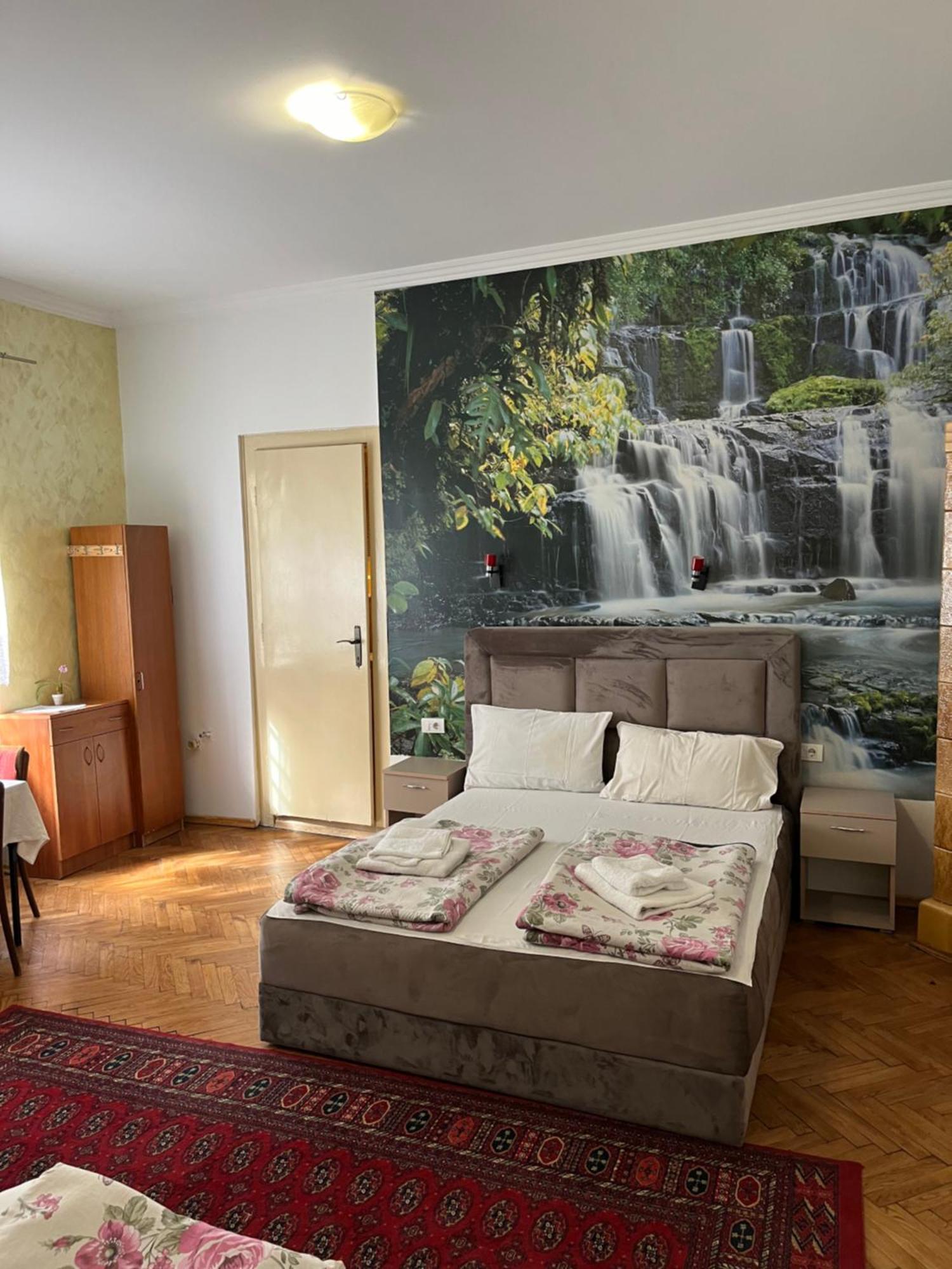 Sobe Sa Sopstvenim Kupatilom Private Rooms Bathroom In Center Novi Sad Exteriér fotografie