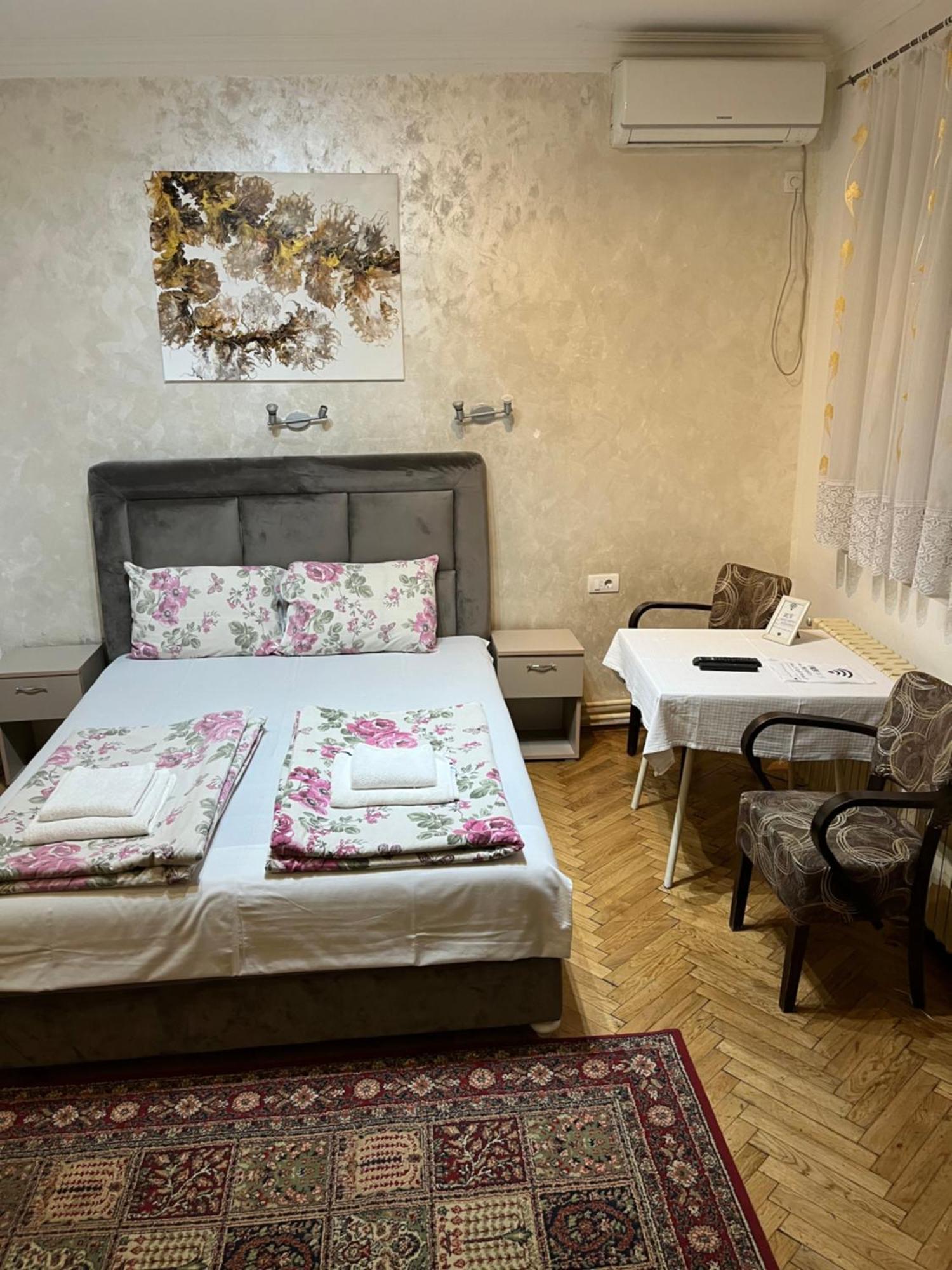 Sobe Sa Sopstvenim Kupatilom Private Rooms Bathroom In Center Novi Sad Exteriér fotografie
