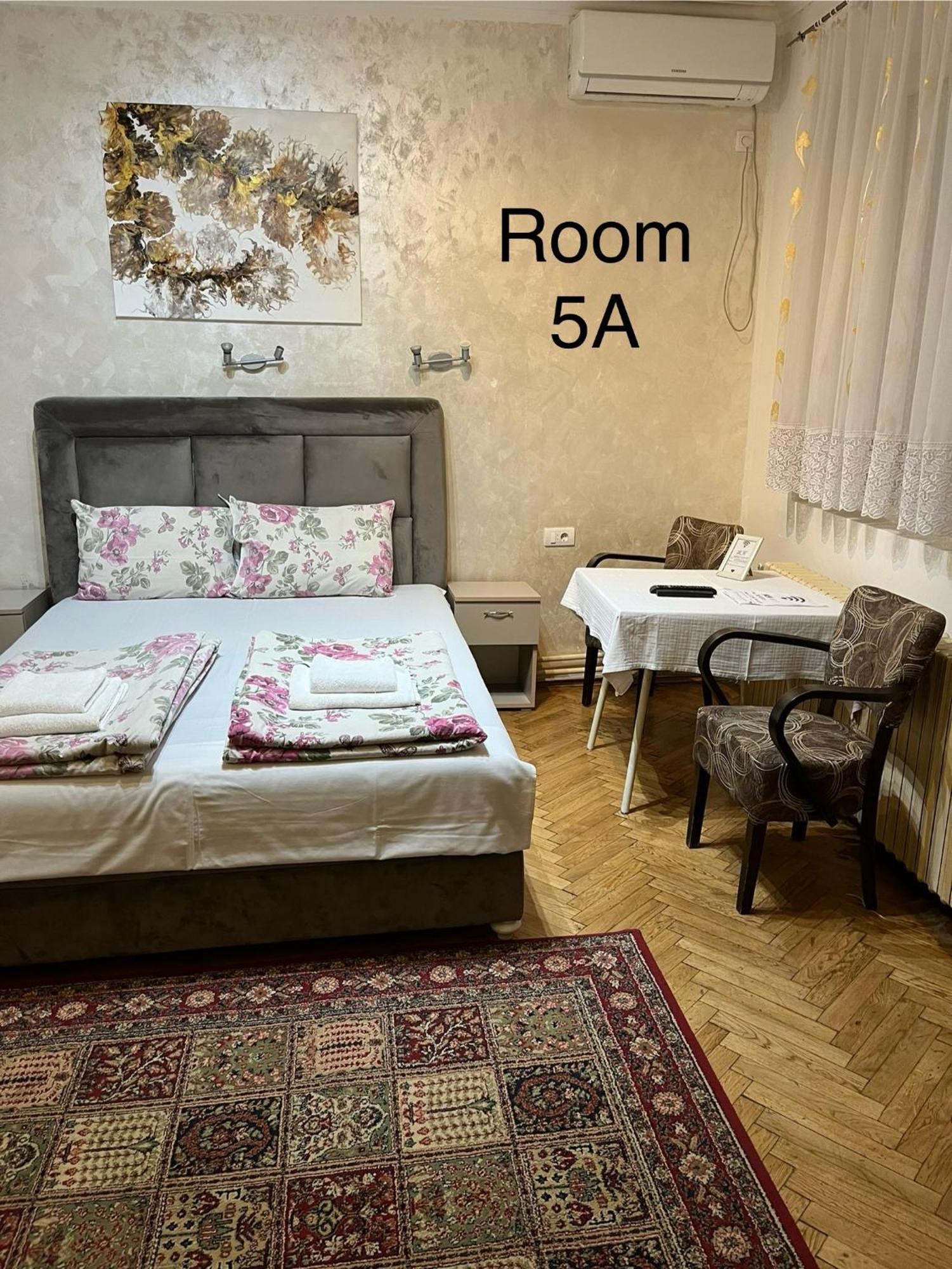 Sobe Sa Sopstvenim Kupatilom Private Rooms Bathroom In Center Novi Sad Exteriér fotografie