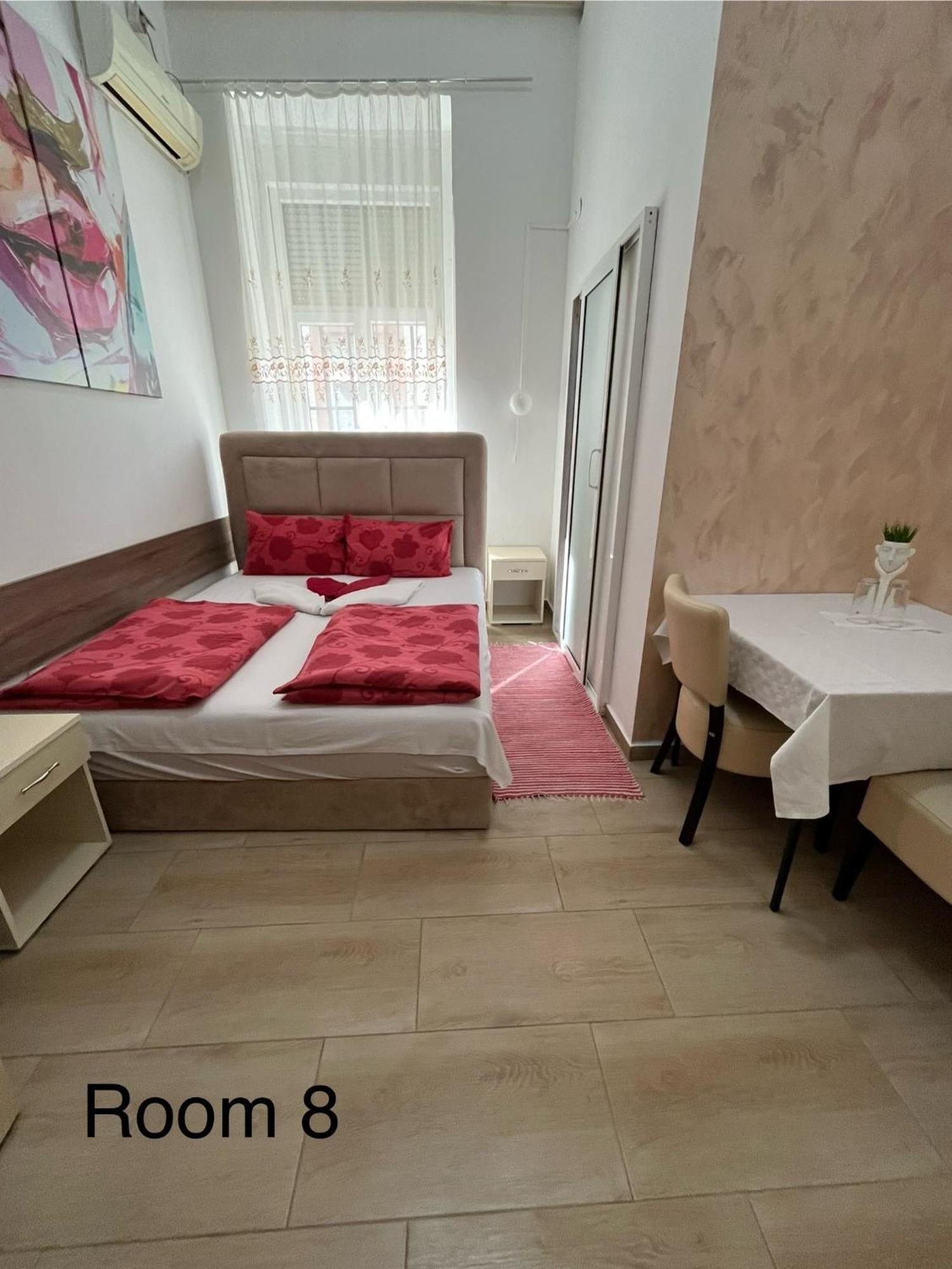 Sobe Sa Sopstvenim Kupatilom Private Rooms Bathroom In Center Novi Sad Exteriér fotografie